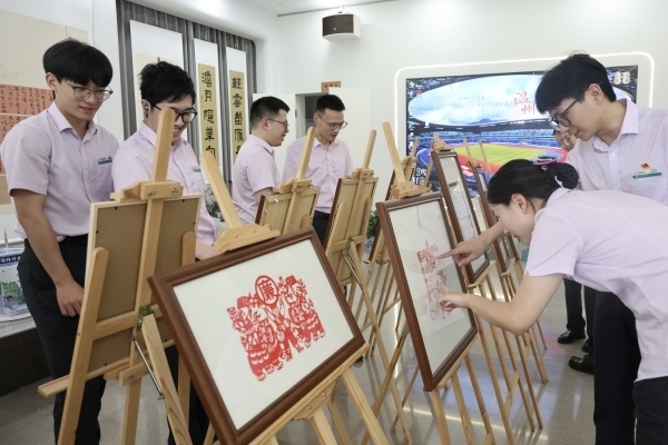 参观照片.jpg